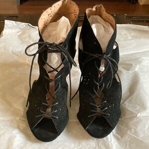 Only used twice very stylish and different comfortable and sexy